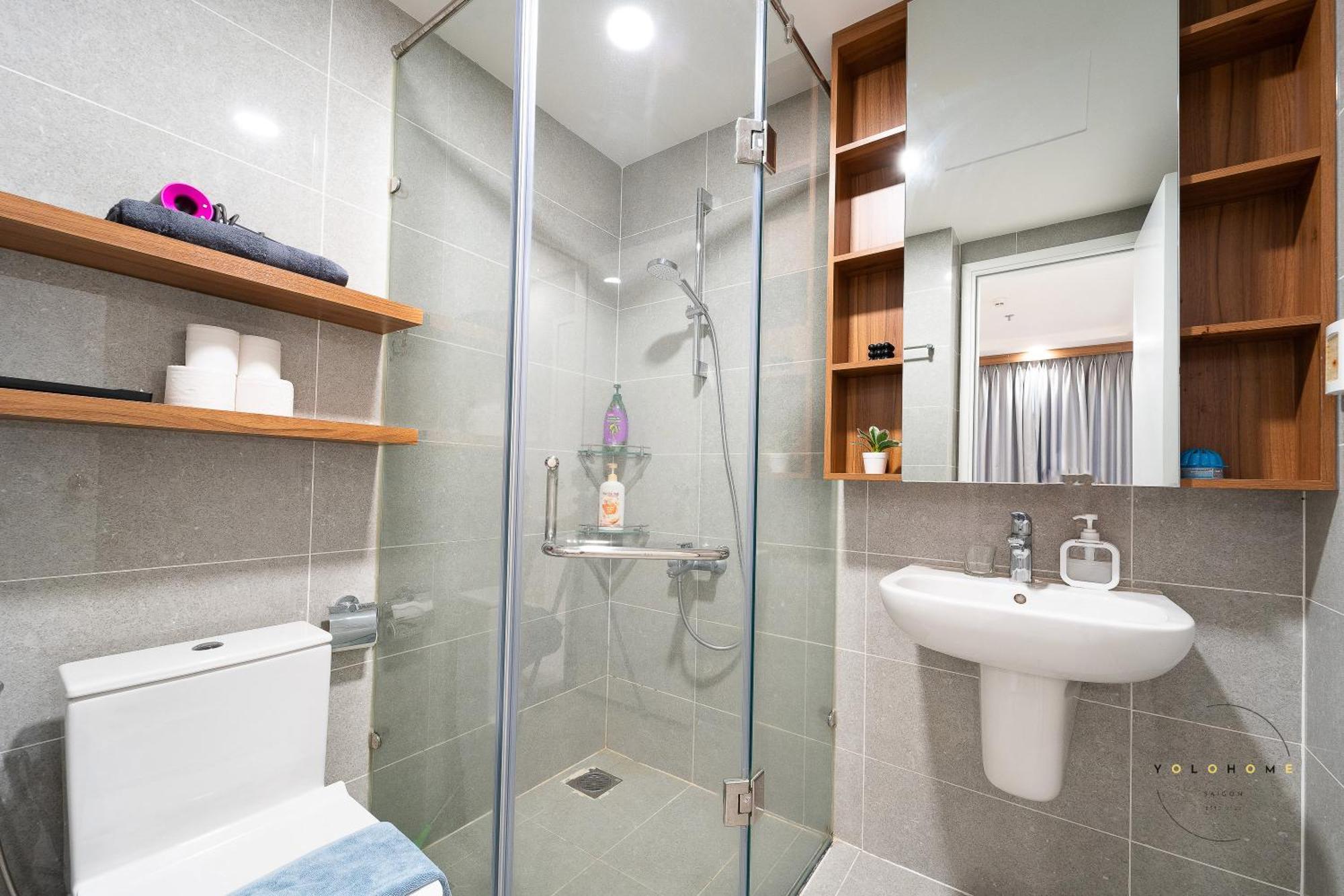Elegant 2 Bedroom- Good Location- Yolohomesaigon- Terra Căn hộ